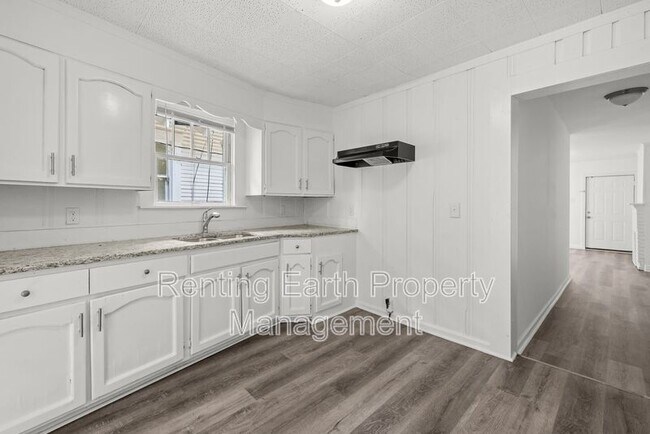 Building Photo - 514 81st St S
