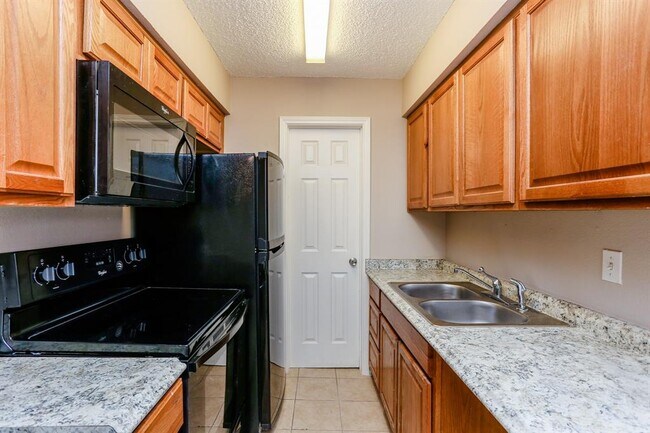 Building Photo - 14039 Eagle Pass St