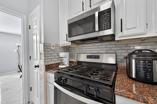 Building Photo - 14310 Royal Hill Dr