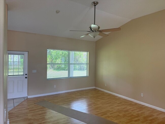 Building Photo - 18 Poinbury Dr