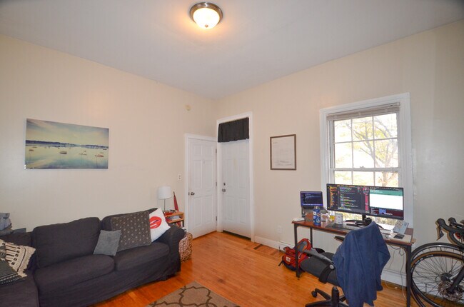 Building Photo - 40 Bowen St