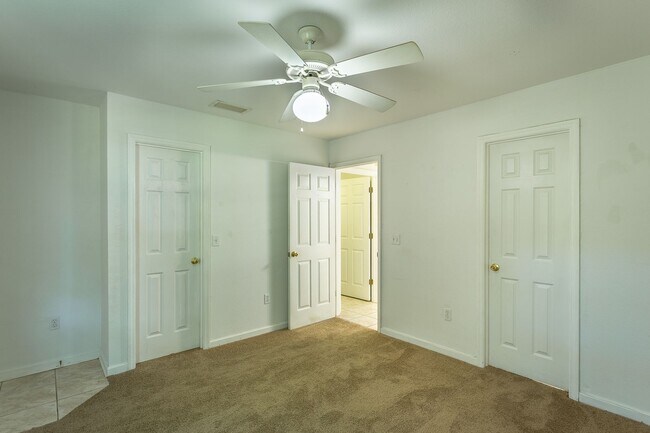 Building Photo - 3 Bedroom 3 Bath Townhouse