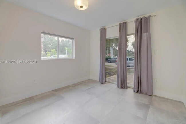 Building Photo - 81 Edgewater Dr