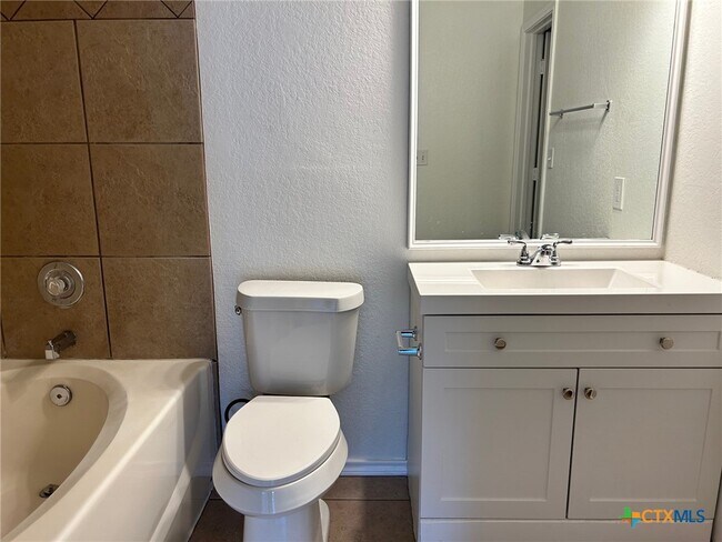Building Photo - 3041 Pine Valley Dr