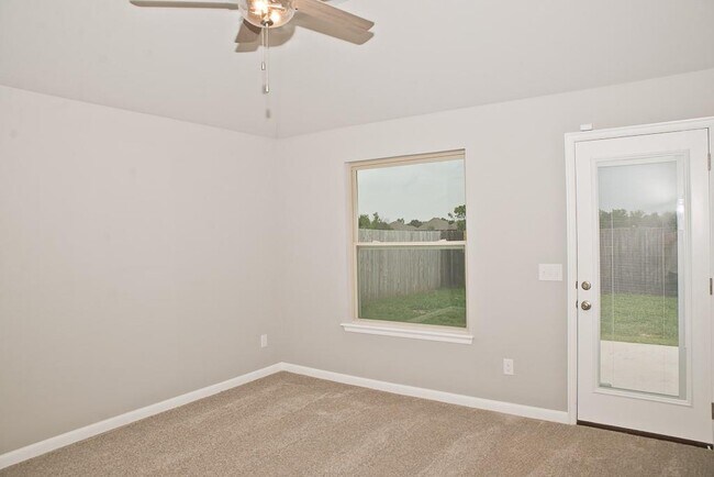 Building Photo - 1005 SW 140th St