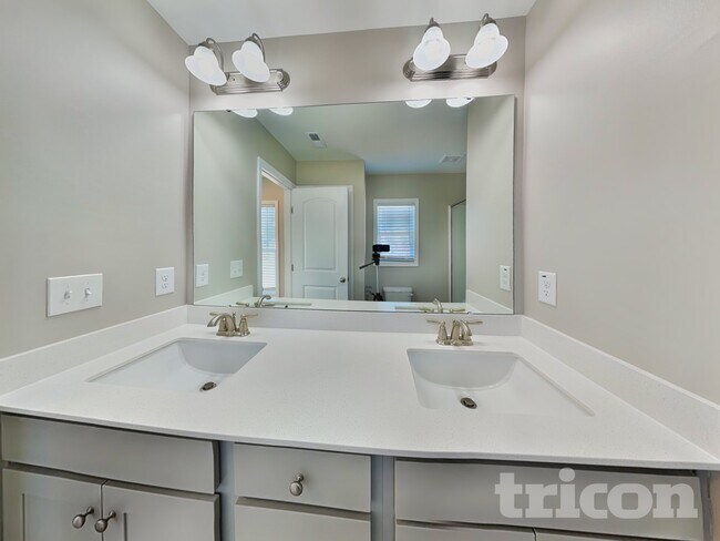 Building Photo - 376 Olde Pl