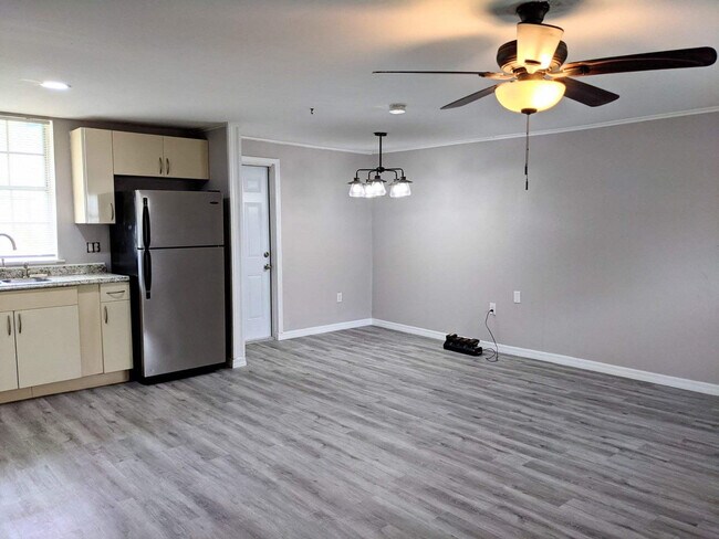 Building Photo - 206 Danley Dr