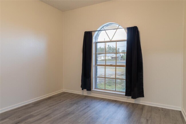 Building Photo - 1430 TX-46