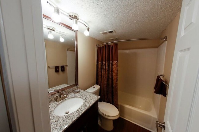 Building Photo - 3270 Kenelworth Dr