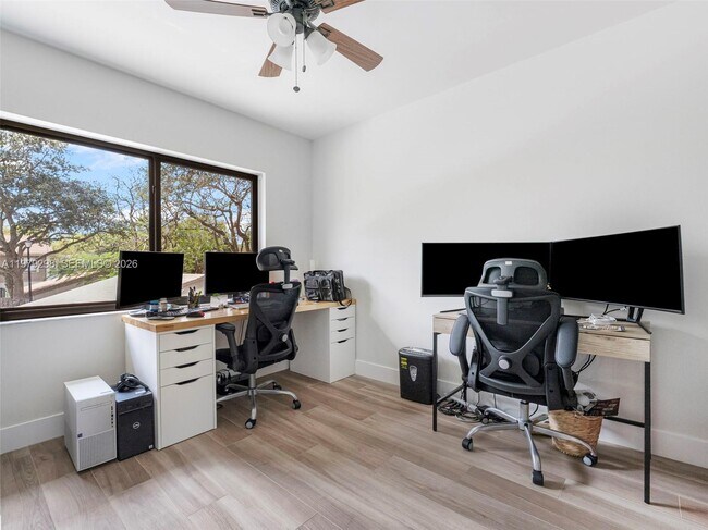 Building Photo - 10548 SW 112th Ave