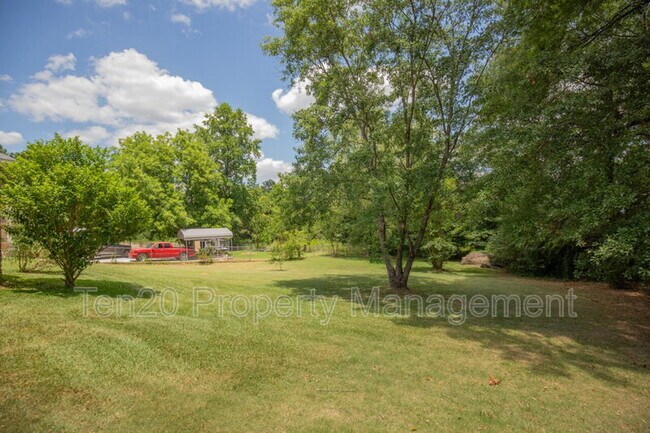 Building Photo - 7664 Northfield Dr