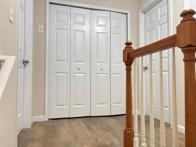 Building Photo - 2215 Landing Walk Dr