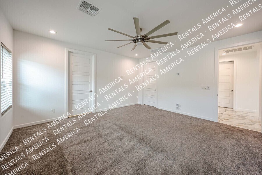 Building Photo - 347 E La Mirada Dr