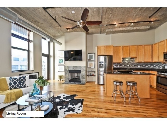 Kitchen/Living Room - 758 N Larrabee St