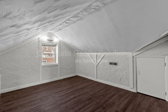 Building Photo - 8026 Wynwood Dr