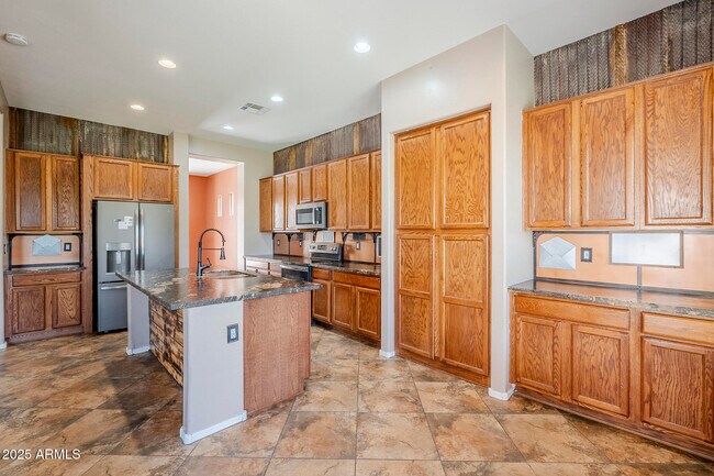 Building Photo - 6922 S Black Hills Way