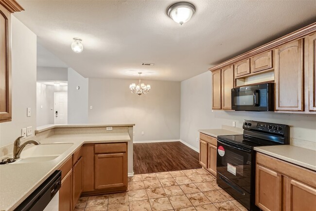 Building Photo - 704 Ashbrook Dr