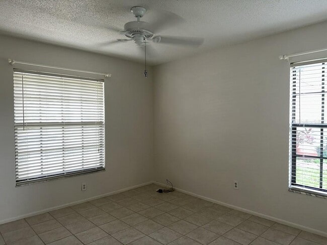 Building Photo - 4002 Shoreside Cir