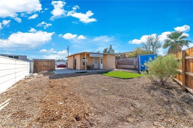 Building Photo - 235 Zinc St