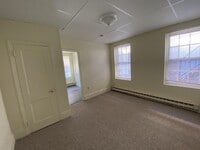 Building Photo - Charming Studio