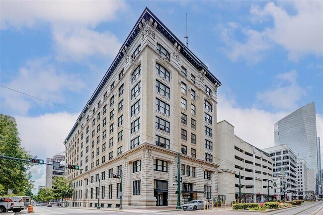 Building Photo - 201 Main St