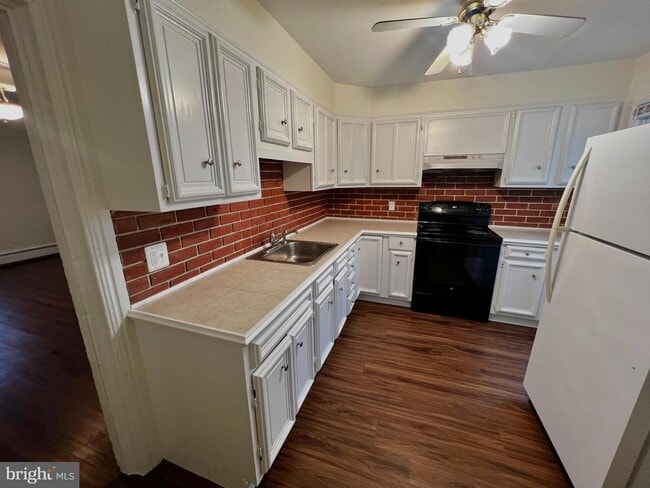 Building Photo - 66 Market St