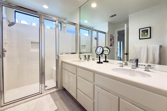 Building Photo - 80671 Cherry Hills Dr