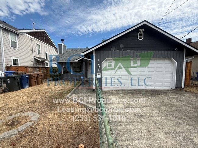 Primary Photo - Beautiful 2 Bedroom House Available for im...