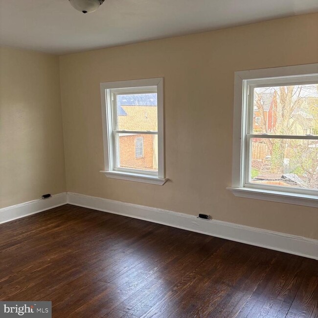 Building Photo - 609 Smithfield Ave