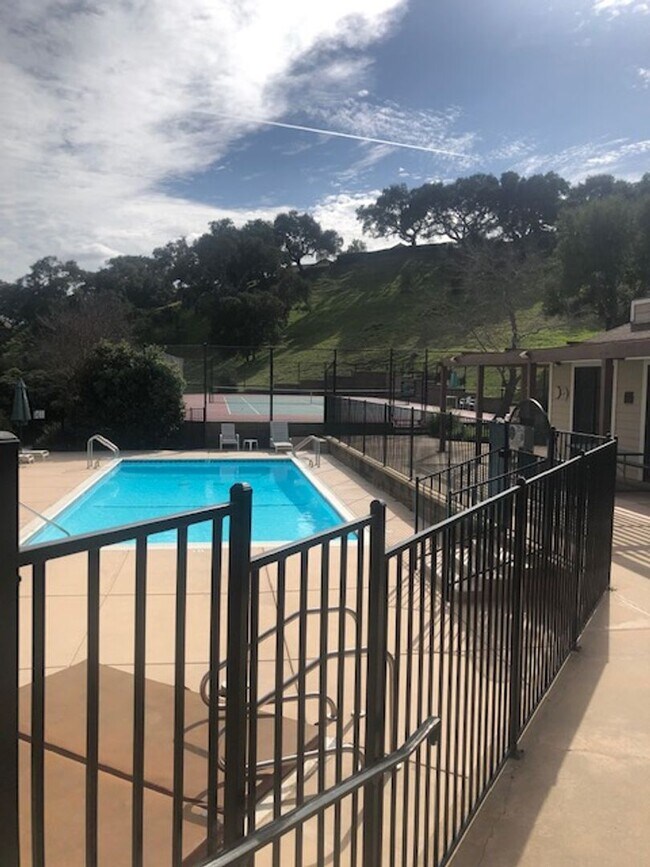 Building Photo - Beautiful Home in Gated Community