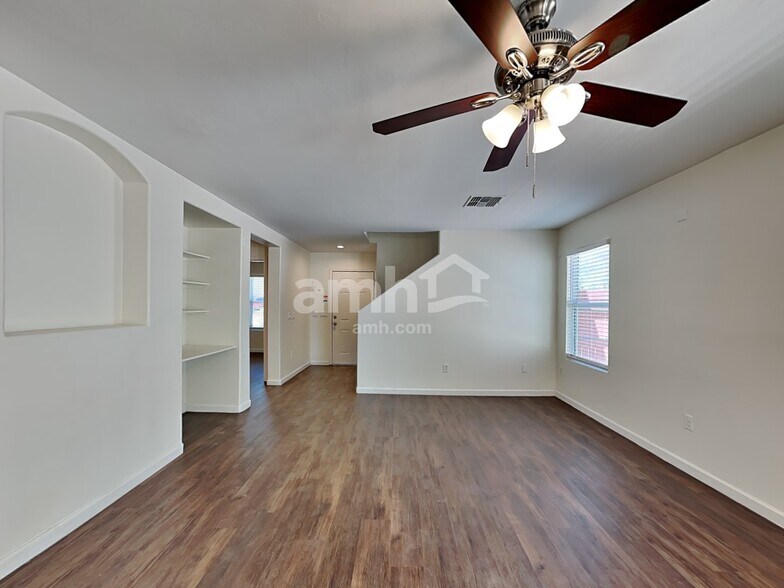Building Photo - 574 W Paseo Celestial