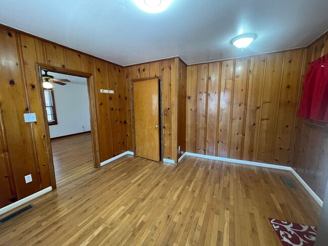 Building Photo - 2/1 on Grant St in Decatur!!