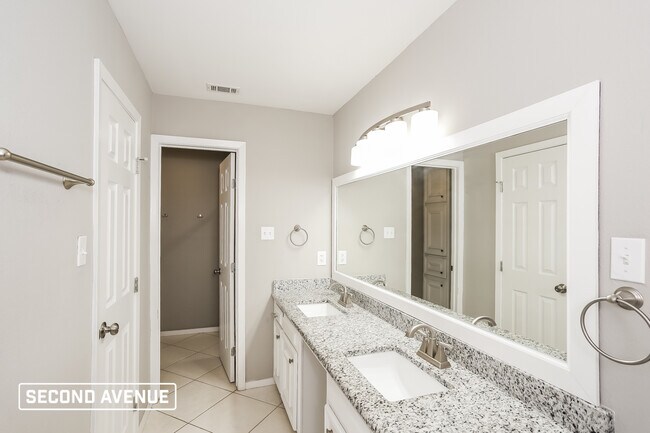Building Photo - 500 S Colonial Dr