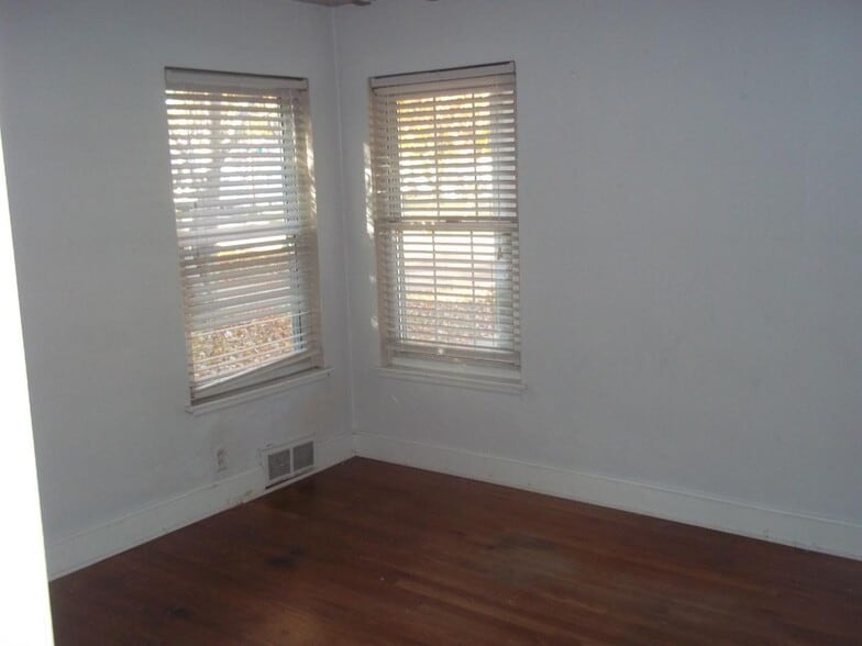 Building Photo - 8706 Florence Ave