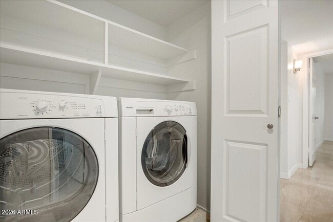 Building Photo - 8655 E Vía Del Palacio