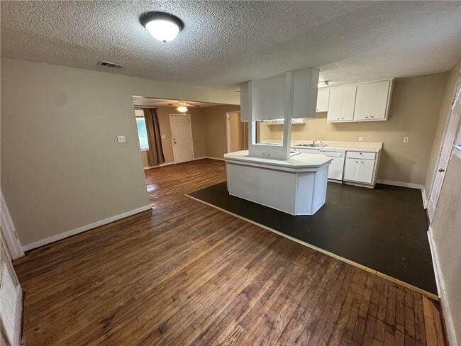 Building Photo - 4670 Rosewood Dr