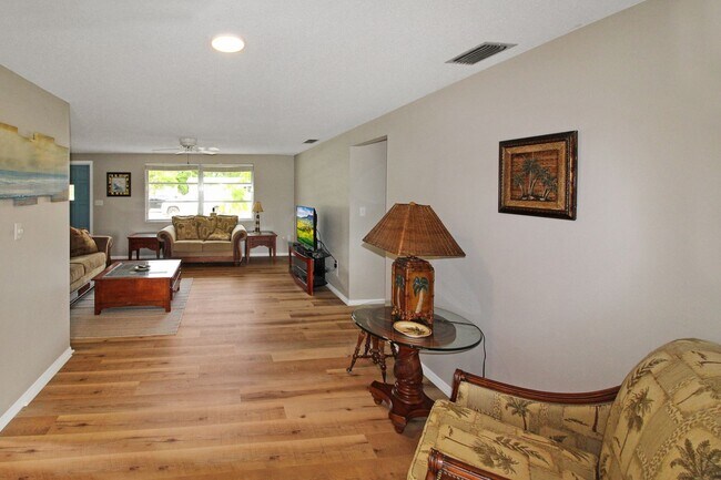 Building Photo - 133 Golf Club Ln