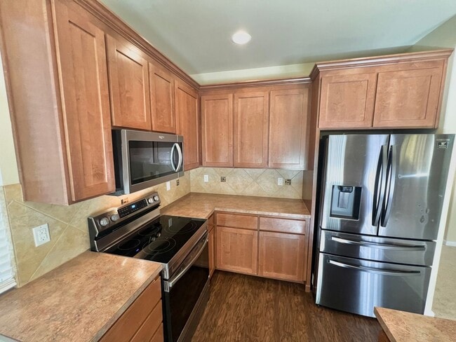 Building Photo - MOVE IN READY: 4bd 2.5ba 2,086 sq ft