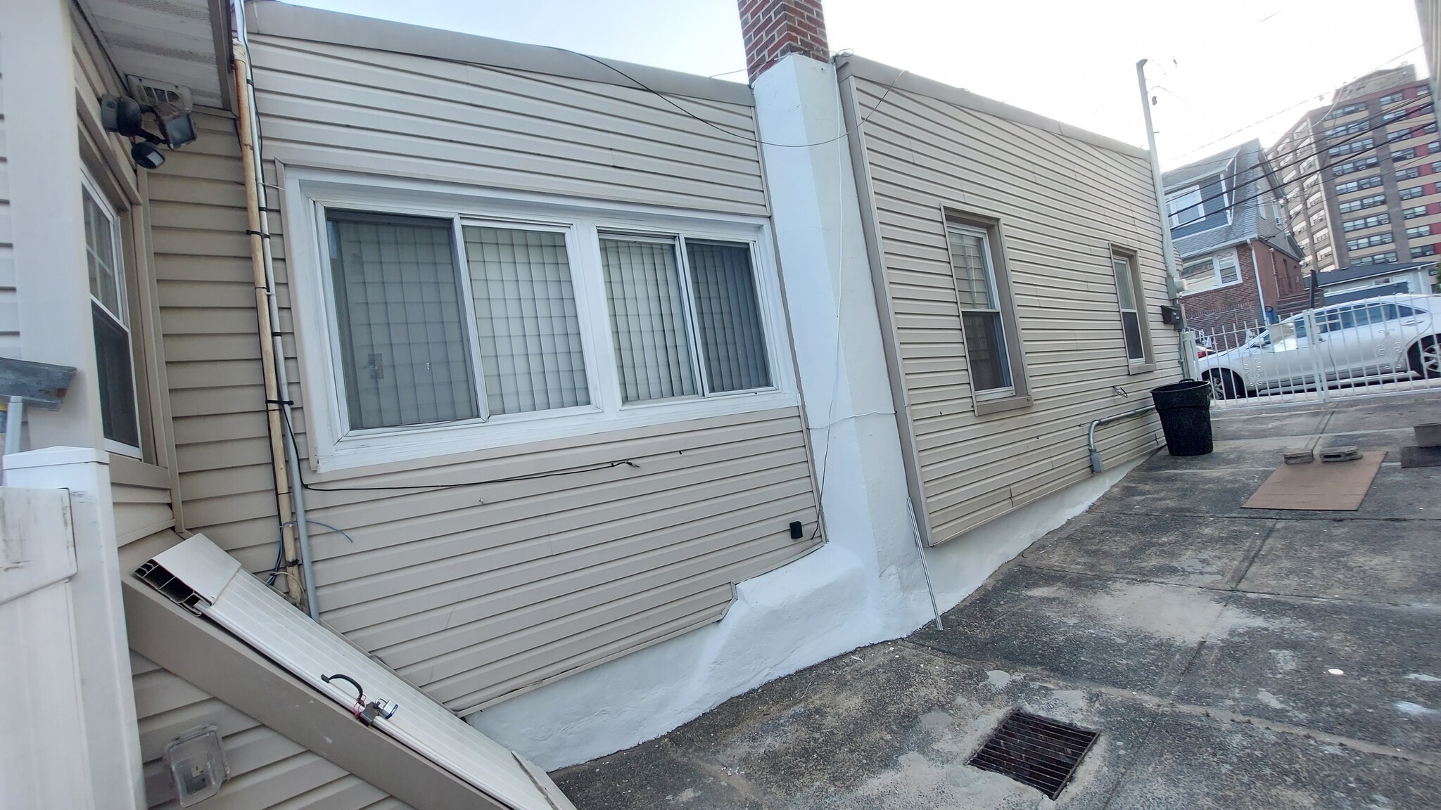 Building Photo - 6202 Meadowview Ave