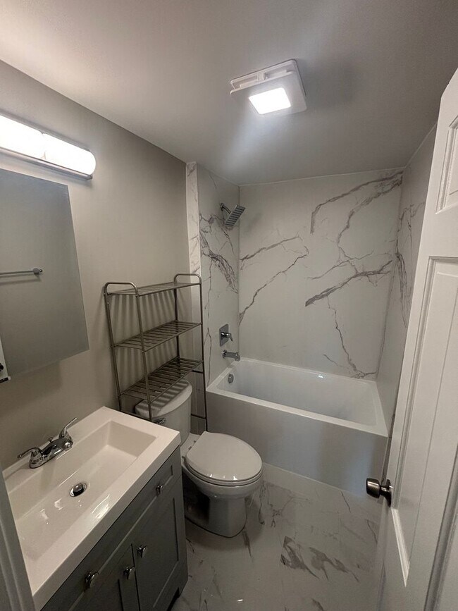Building Photo - Newly remodeled house with a great city view!