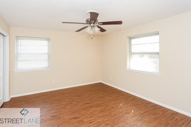 Building Photo - Charming 3 Bedroom in Irving!