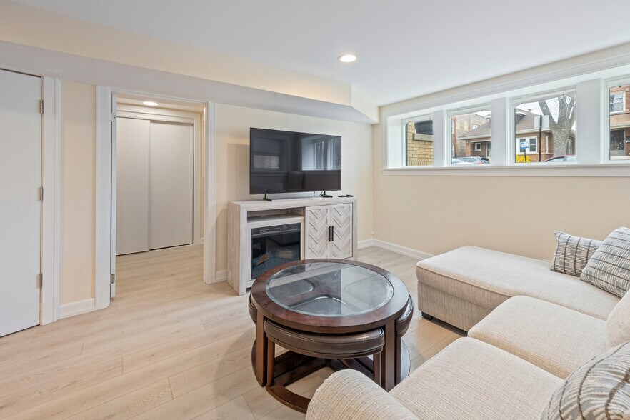 Building Photo - 5219 W Deming Pl