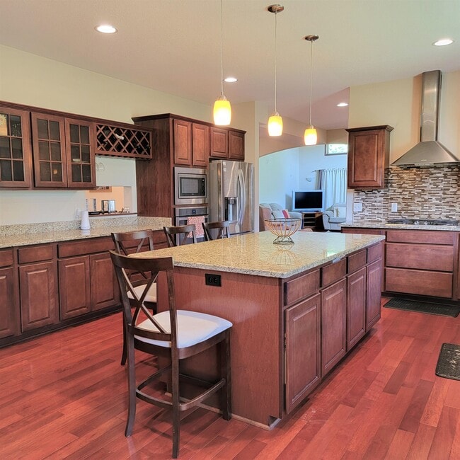 Building Photo - 520 Golden Eagle Ct