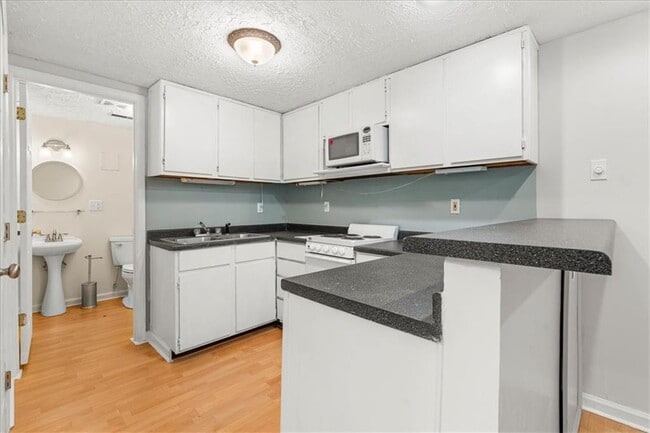 Building Photo - 11190 Abbotts Station Dr