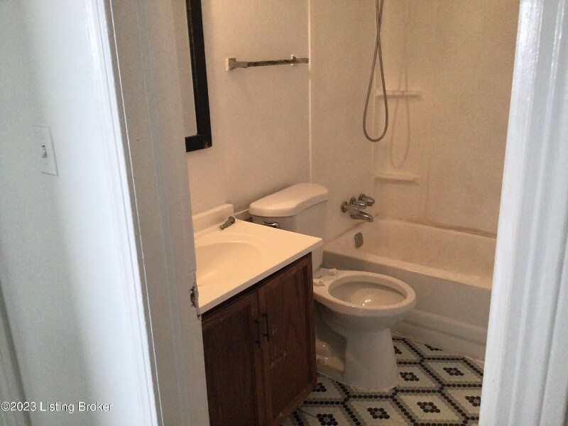 Building Photo - 323 N 38th St