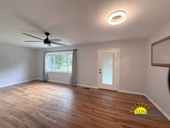 Building Photo - Beautiful 3 Bedroom Home in Fort Walton Beach!