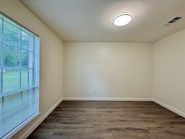 Building Photo - 2043 Cherry Laurel Dr