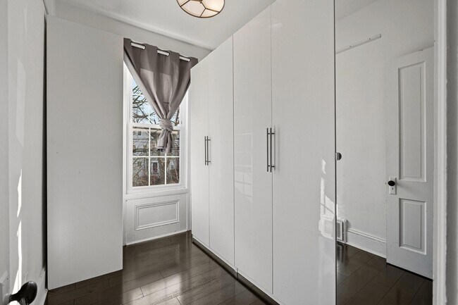 Building Photo - 37 W 34th St.