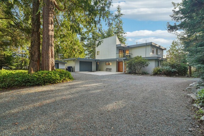 Building Photo - 5408 Sunset Ave