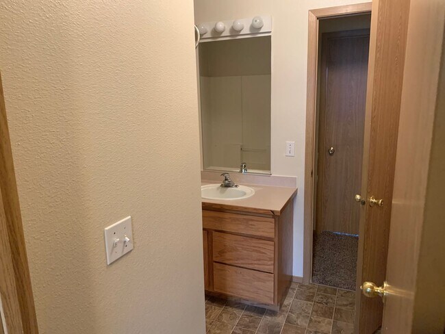 Building Photo - 1813 E 3rd Ave